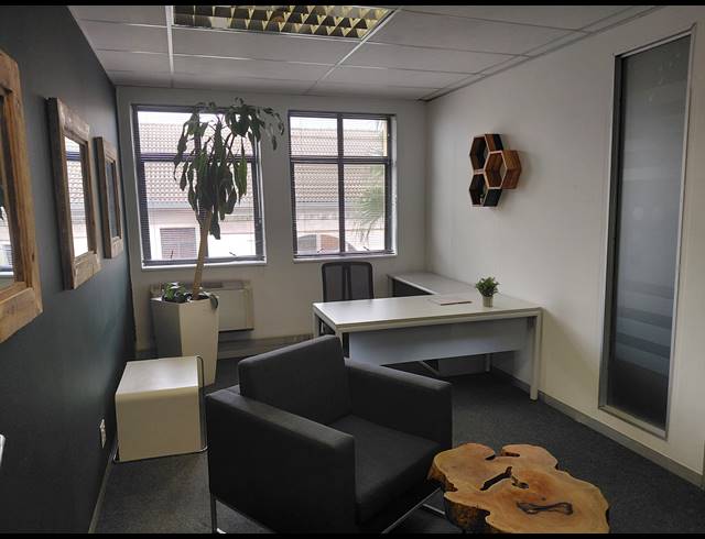23M² OFFICE TO LET IN FOURWAYS